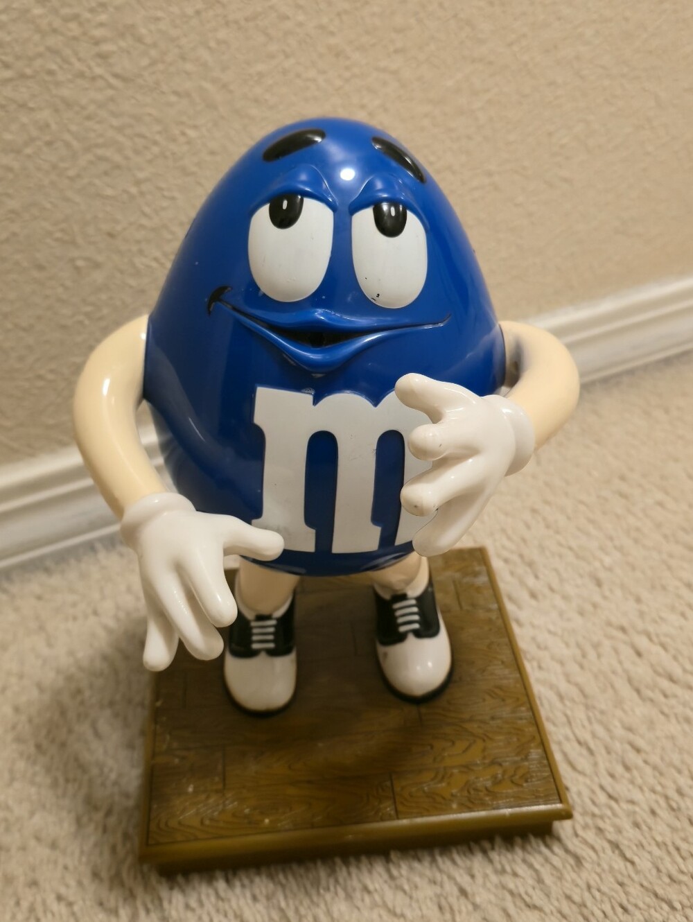 Vintage (1995) M&M's Mars Mr. Blue gumball candy dispenser